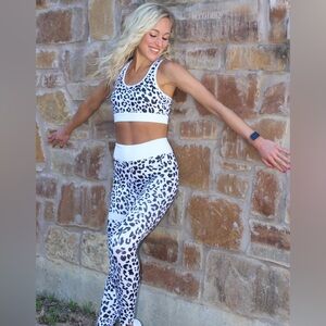 White Cheetah Print Workout Set Size Small 🐆🖤🤍